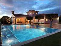 Moradia T3 de arquitetura Toscana, pelo arquiteto de renome Mário Novi