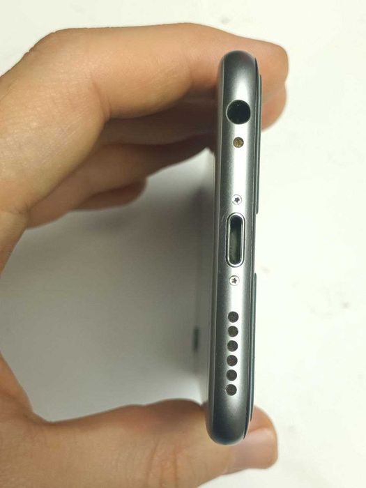 Класний iPhone 6 на 16Gb телефон смартфон Айфон 6 A1586 АКБ 80% +чехол