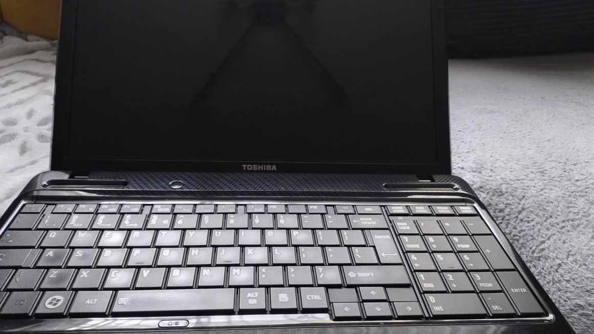 Laptop Toshiba z nową baterią