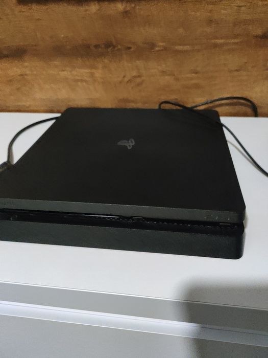 PlayStation 4 Slim 500 GB + 2 джойстика + 3 игры