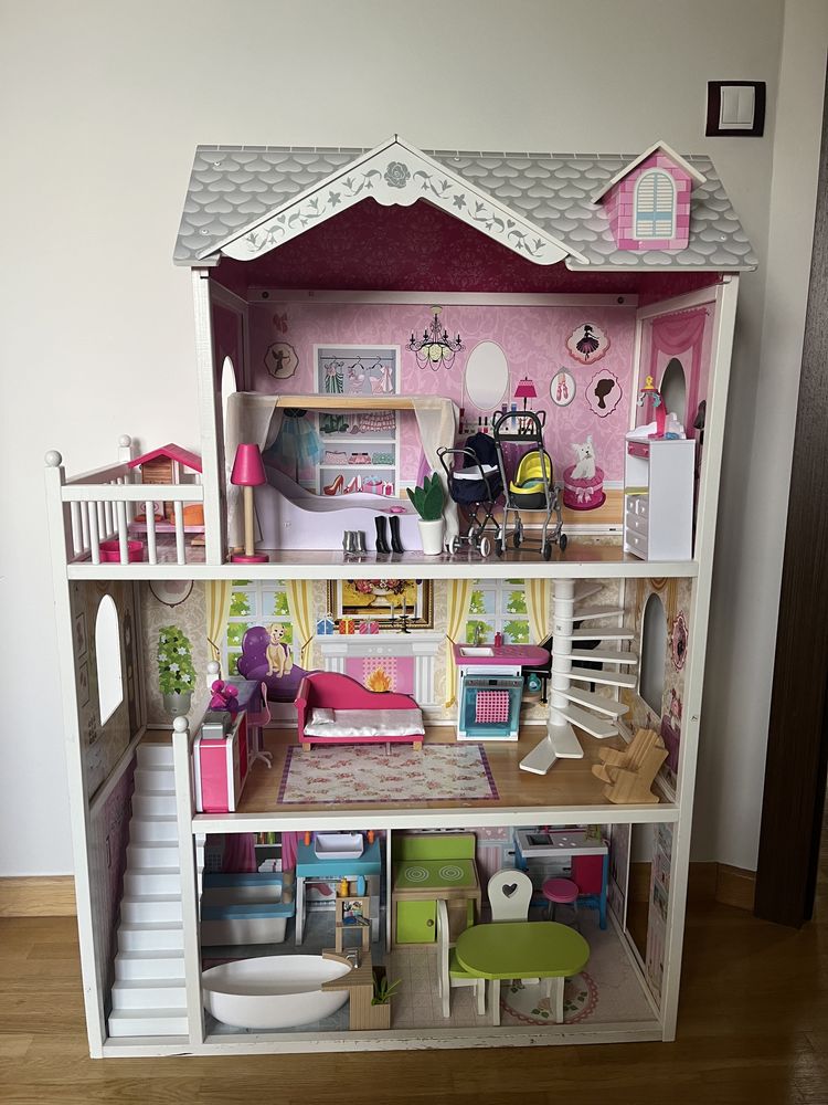 Drewniany domek dla Barbie