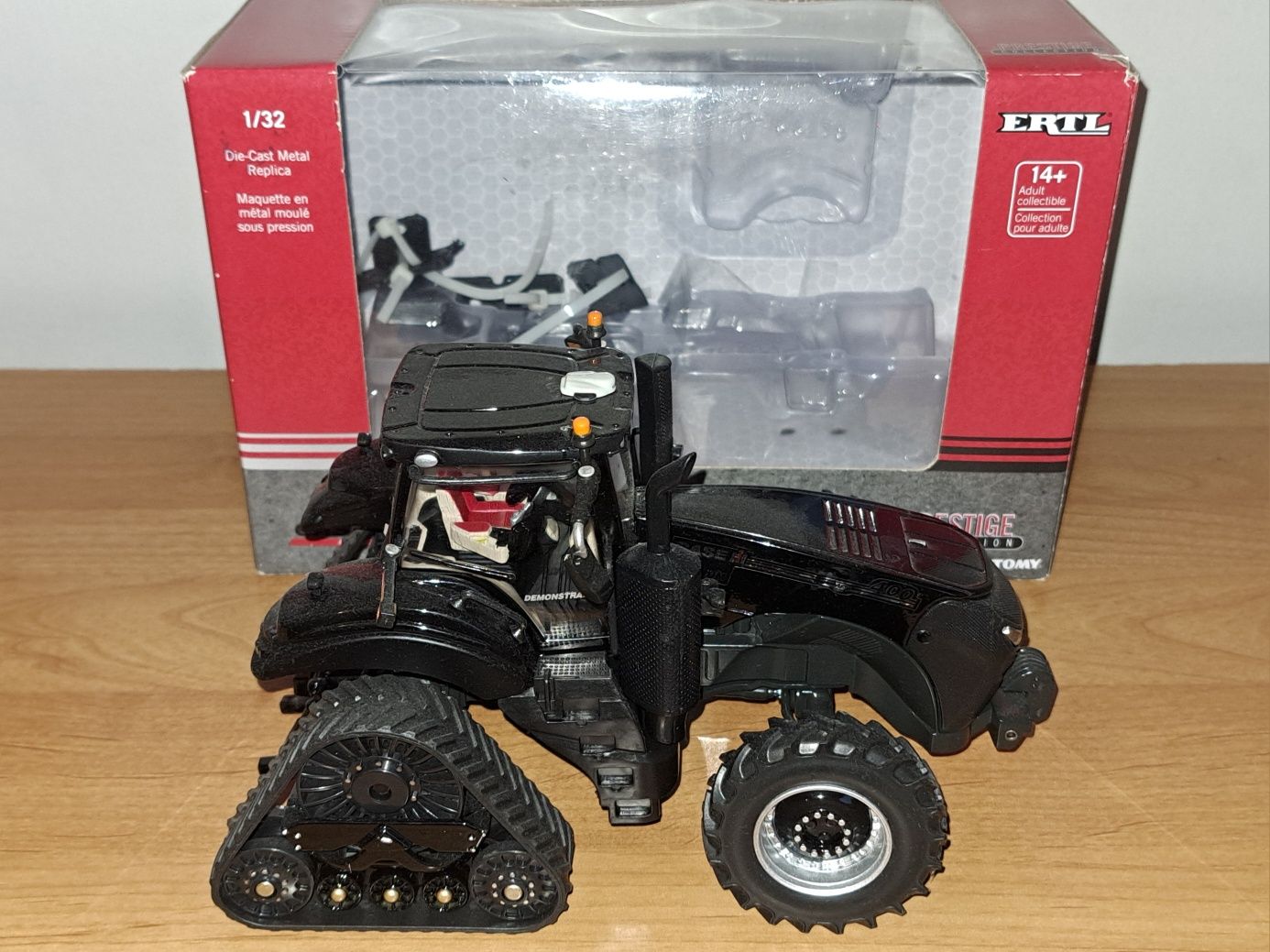 Case IH Magnum 400 Row Track  skala 1:32 Ertl