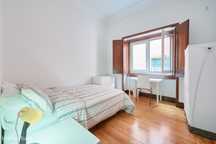 433998 - Quarto com cama de casal em...