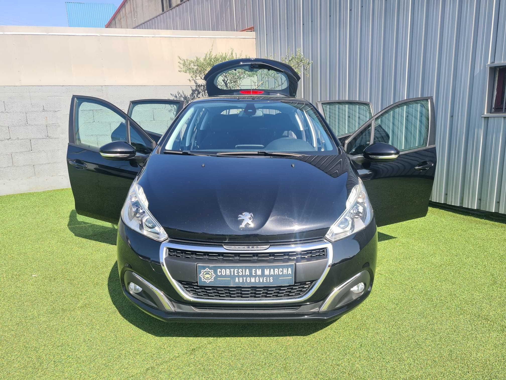 Peugeot 208 1.2 208 1.2 PureTech Signature APENAS 81.000 km