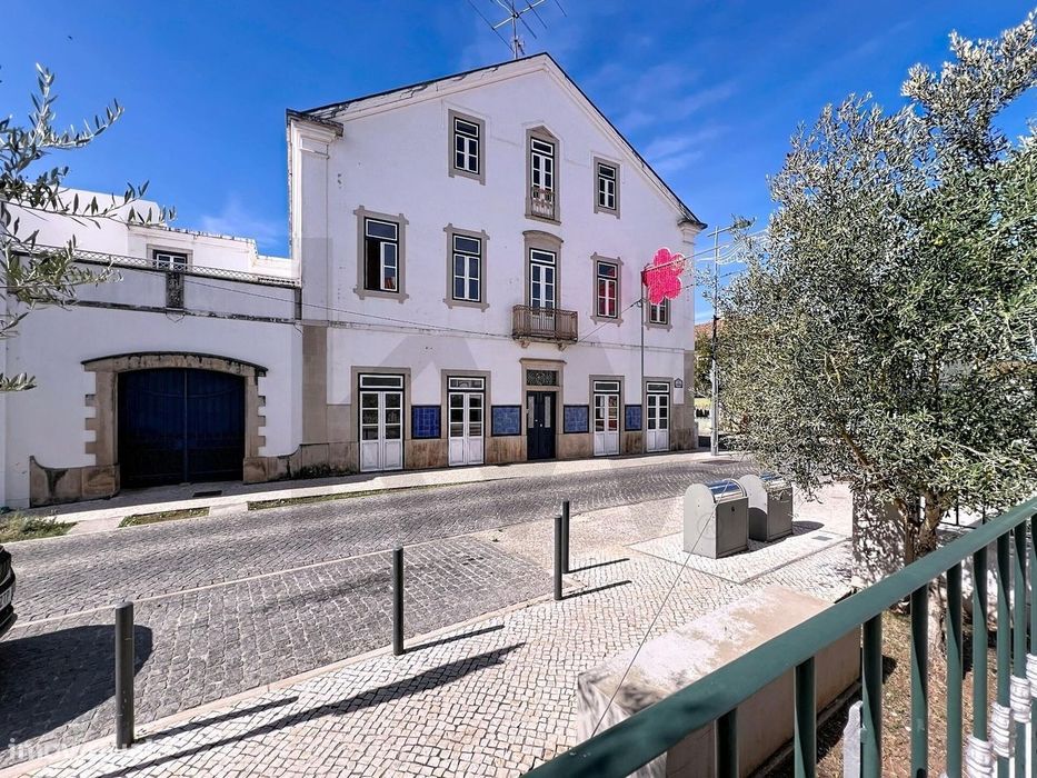 Chalet / Casa Senhorial | Património Arquitetónico | Centro de Alvaiáz