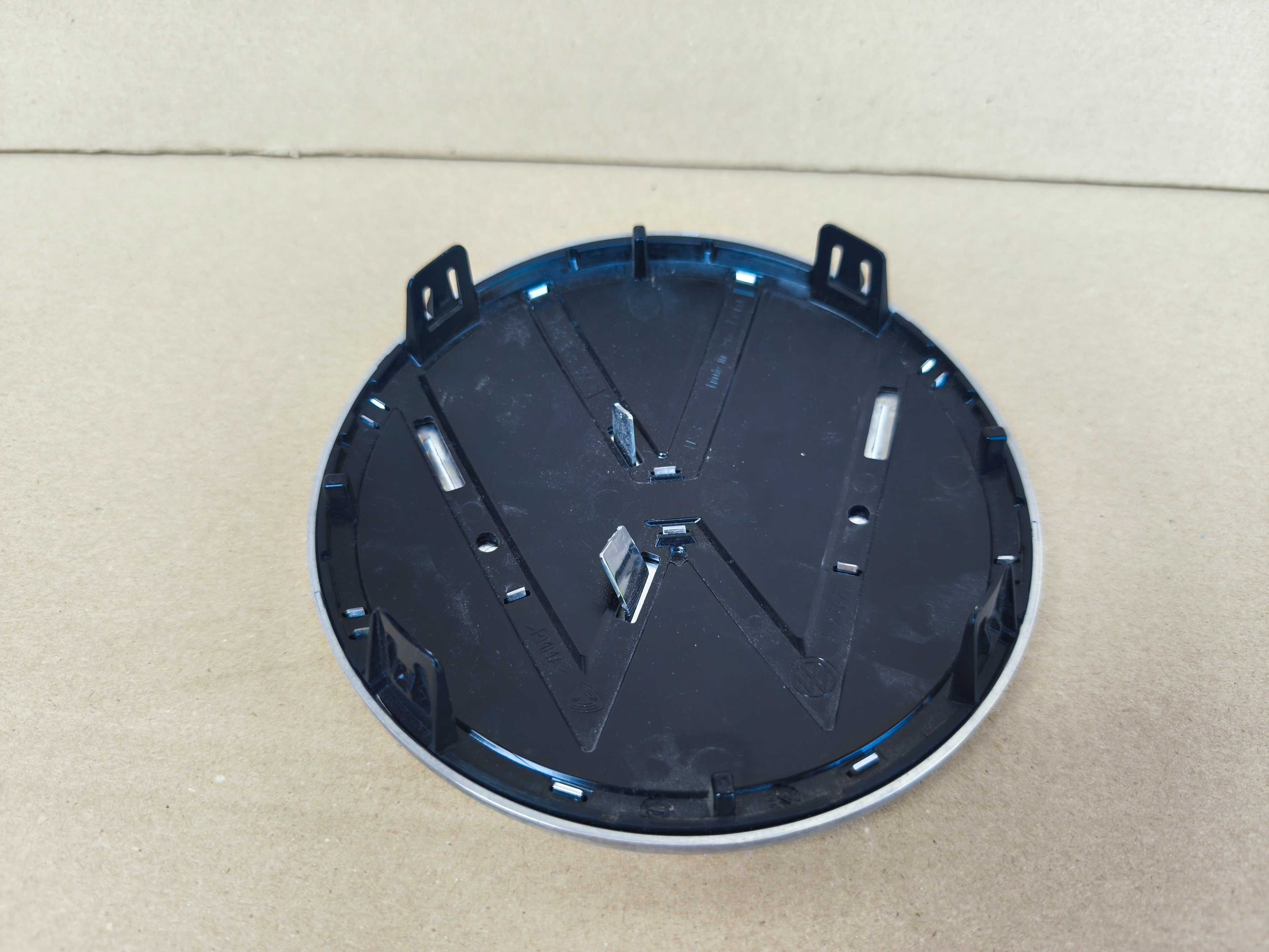 VW Touareg II 7P6 emblemat znaczek grill atrapa logo 7P6.853.601D