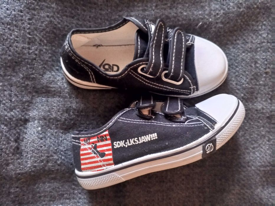 Дитяче спортивне взуття