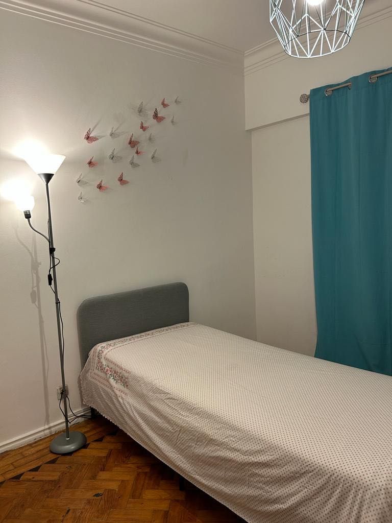 Quarto para senhora em algés