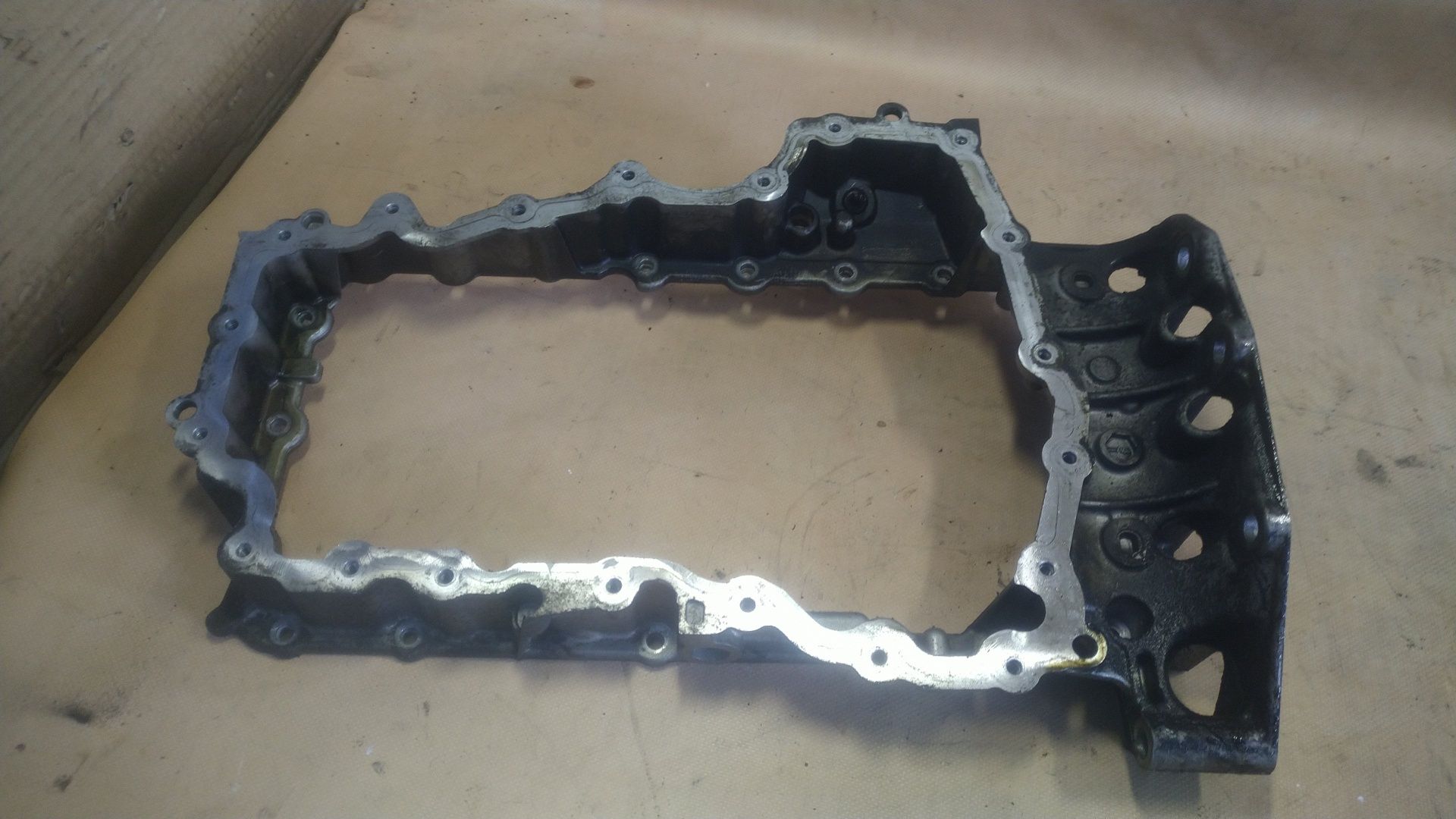 ) S-Max Mk2 Mondeo mk5 podstawa miski olejowej 2.0 TDCi