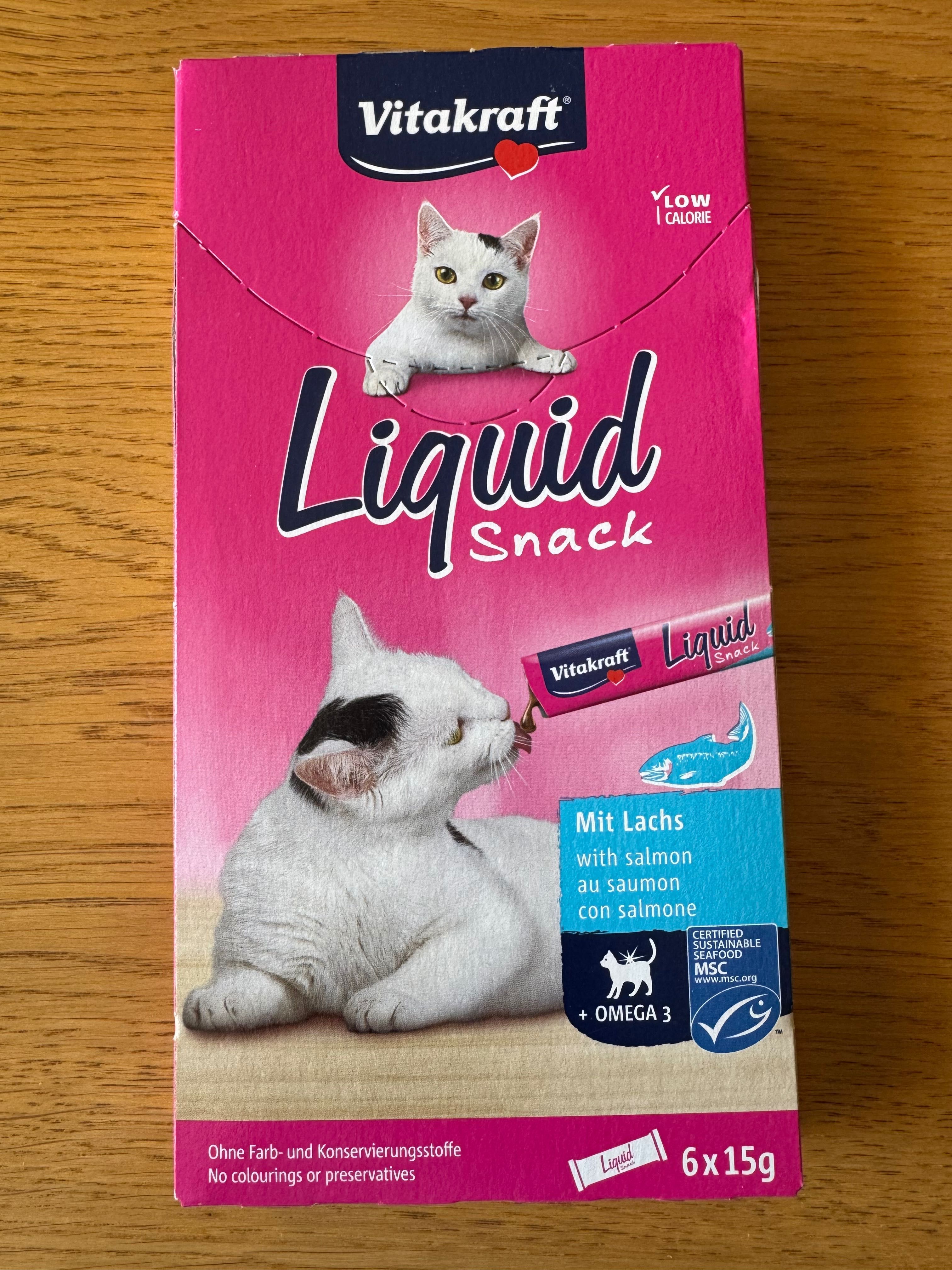 Vitakraft Cat Liquid Snack pasta z
łososiem i omega-3