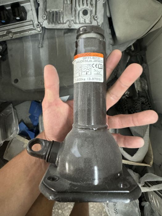 Домкрат toyota як новий не користувався