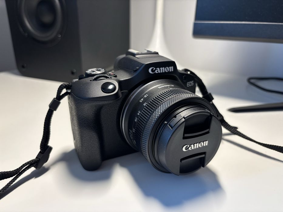 Canon EOS R100 + RF-S 18-45mm IS STM, 24.2 Mpix,4K zestaw bezlusterowy
