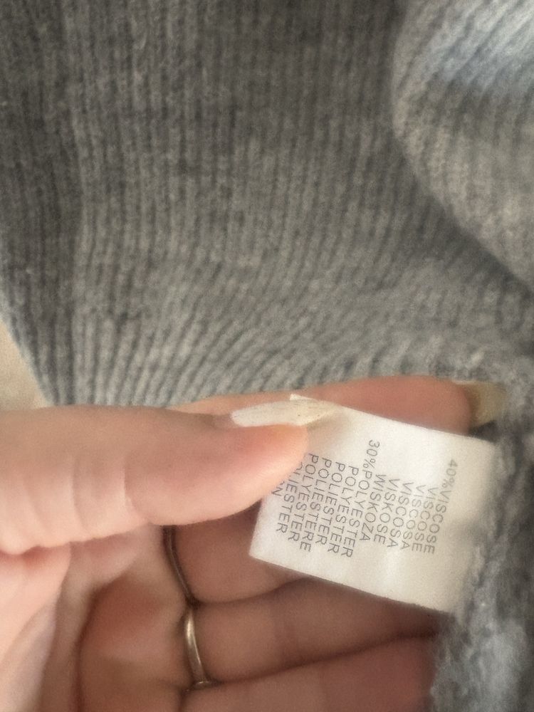 Szary mięciutki sweter golf z perełkami oversize