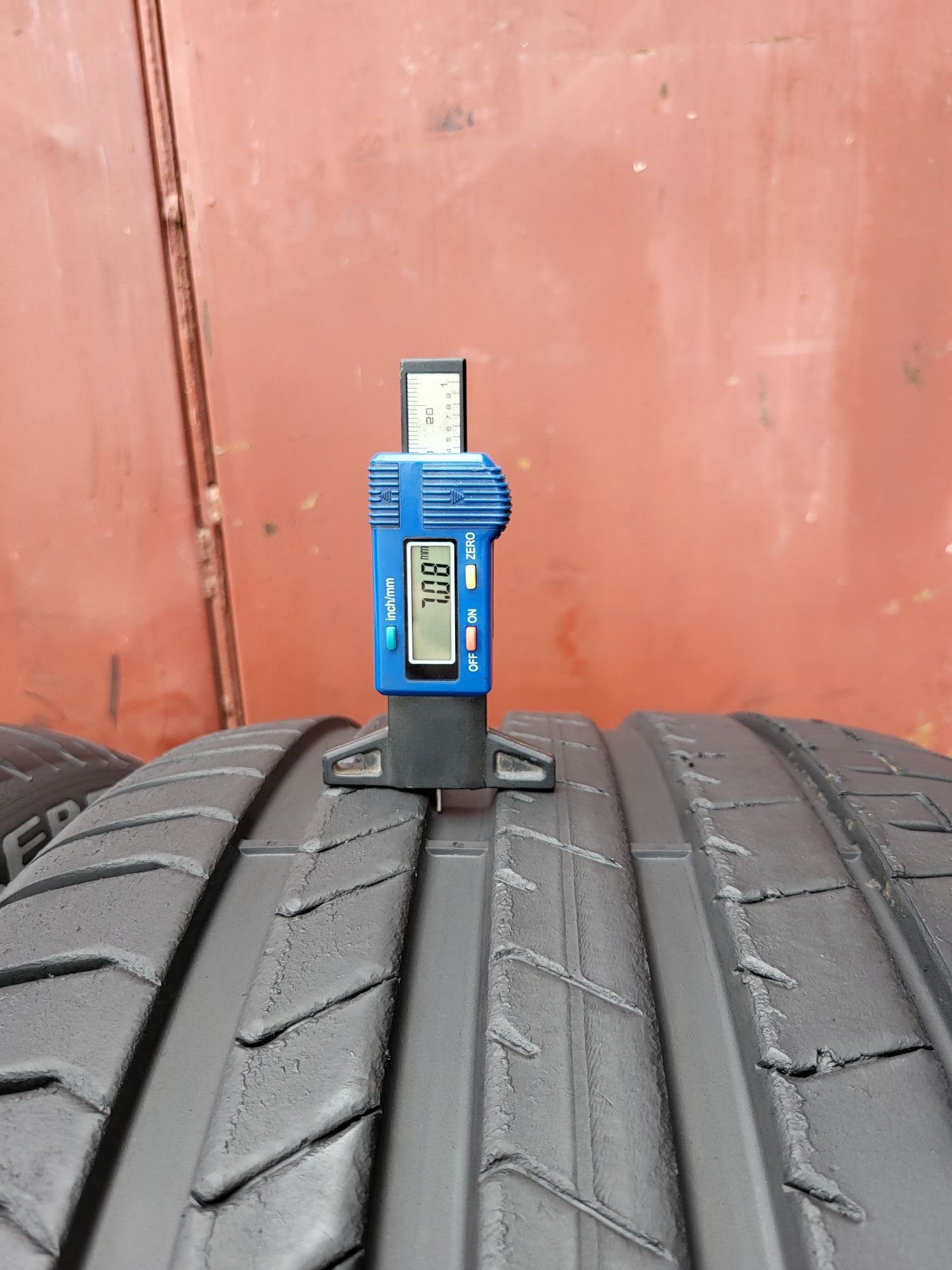 285/30/22 R22 Pirelli PZERO PZ4 AO 2шт ціна за 1шт шини
