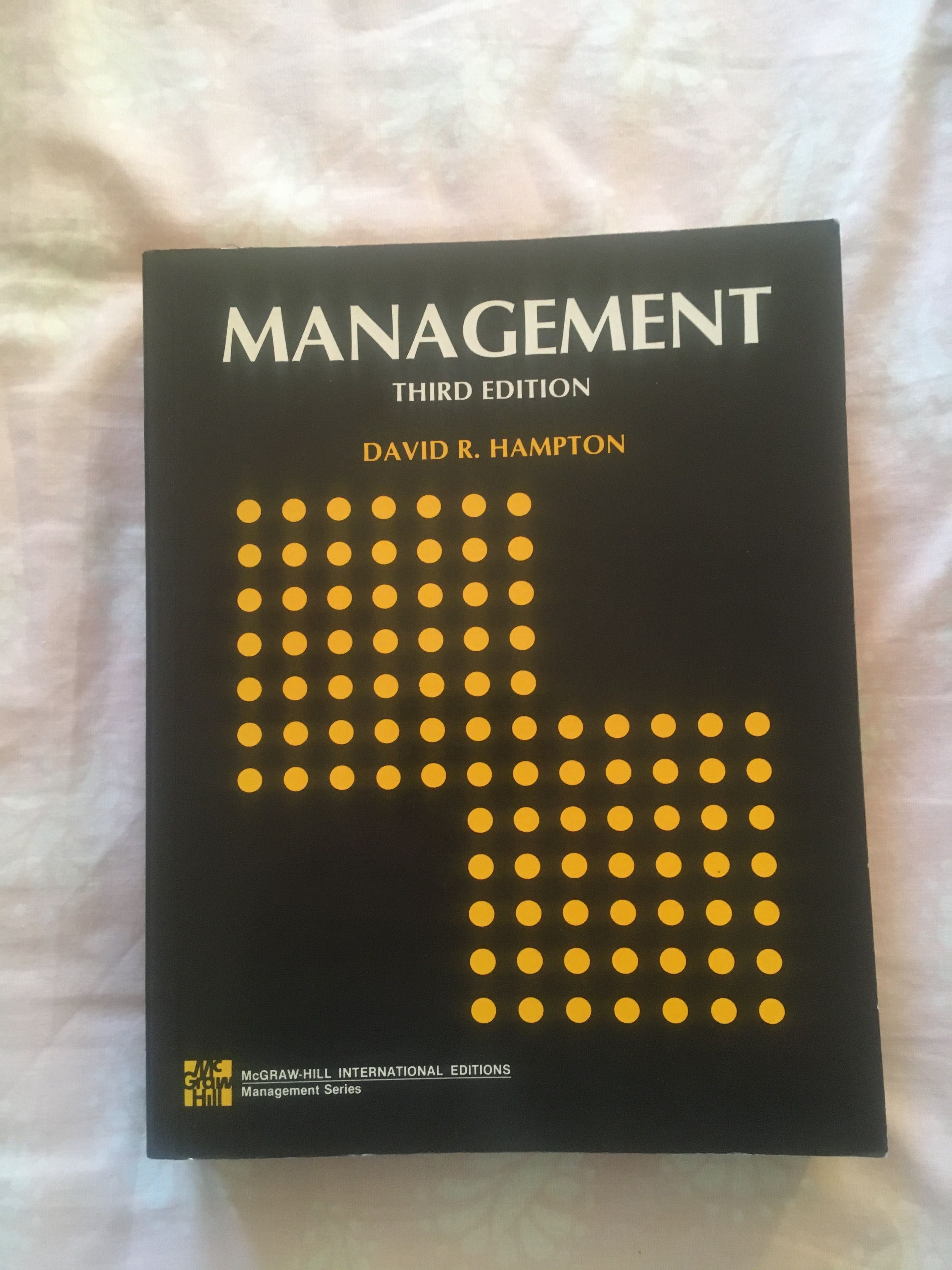 “Management”, de David R. Hampton. 3th Ed