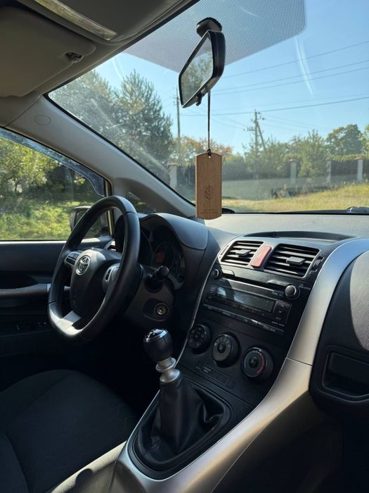 Toyota auris 2010 1.4 MT