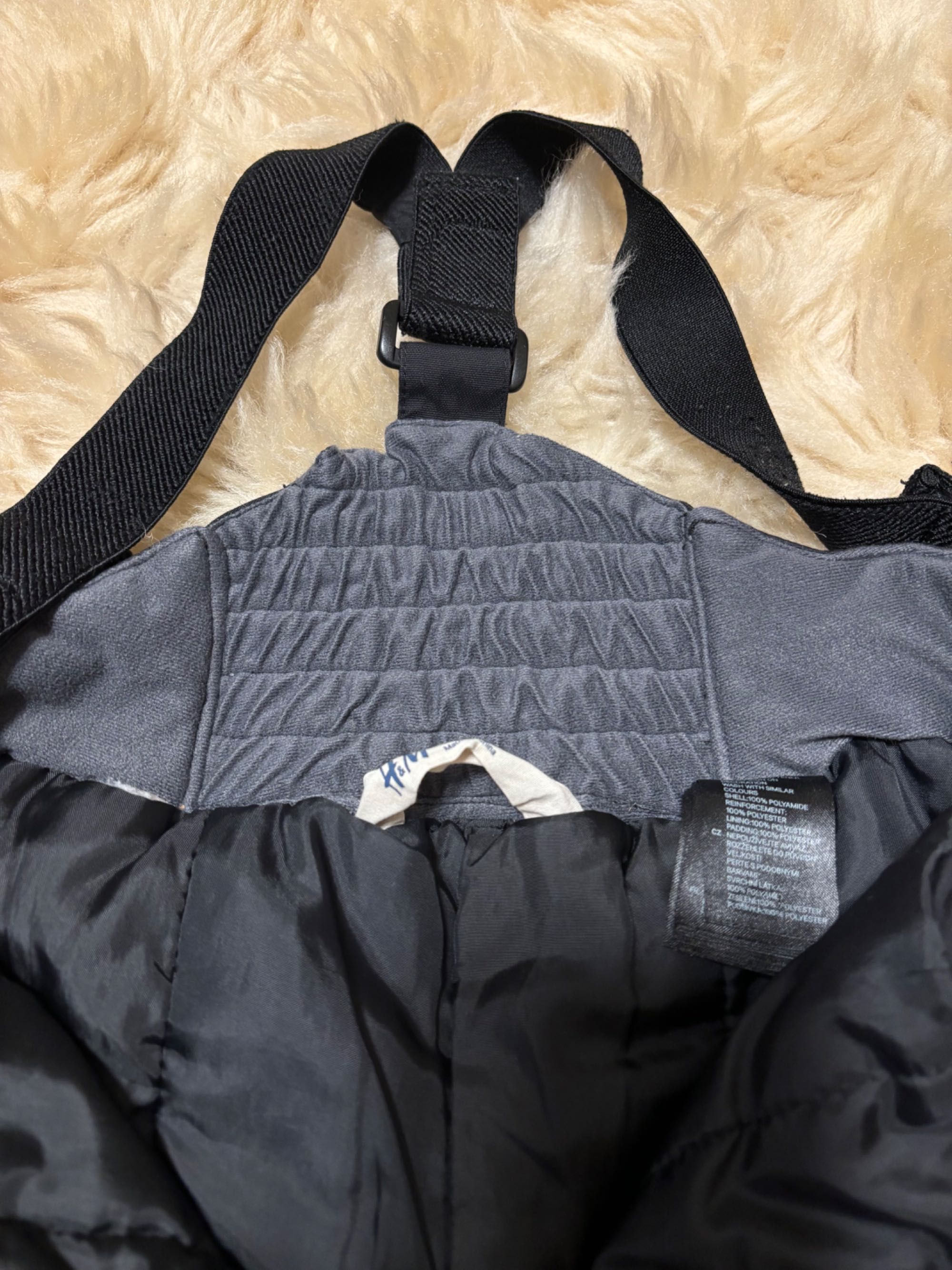 H&M Czarne ocieplane spodnie zimowe narciarskie szelki karczek r 116