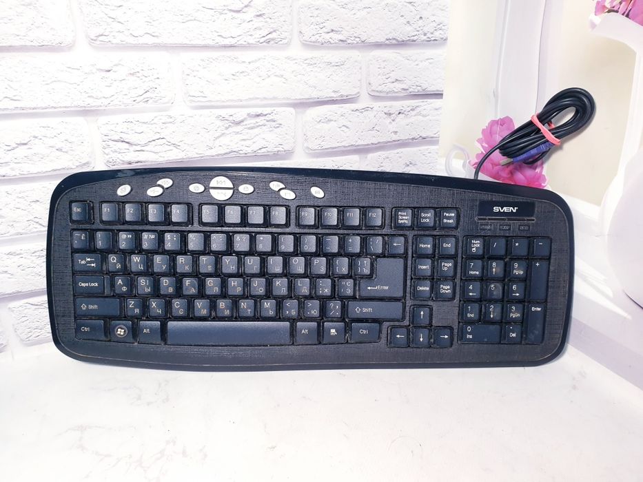 Клавіатура Sven з перемикачами відео та музики