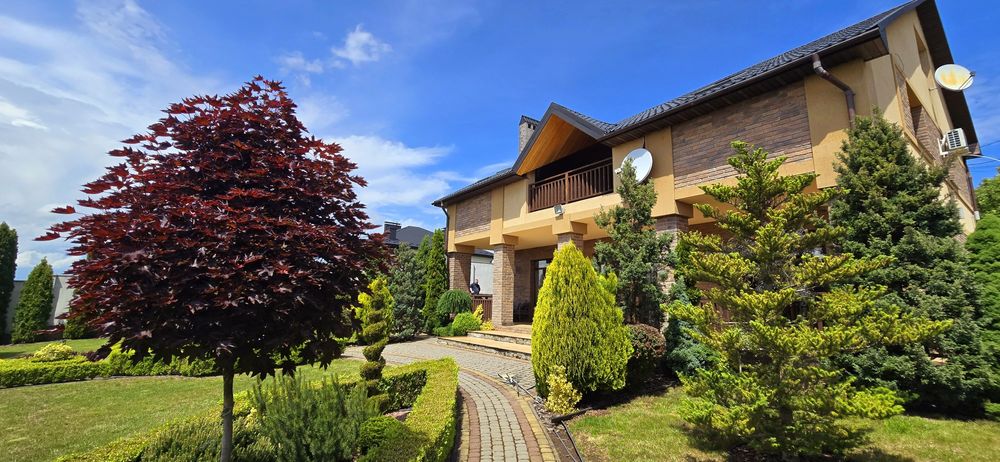 Будинок з басейном,  сауною, 15 соток землі