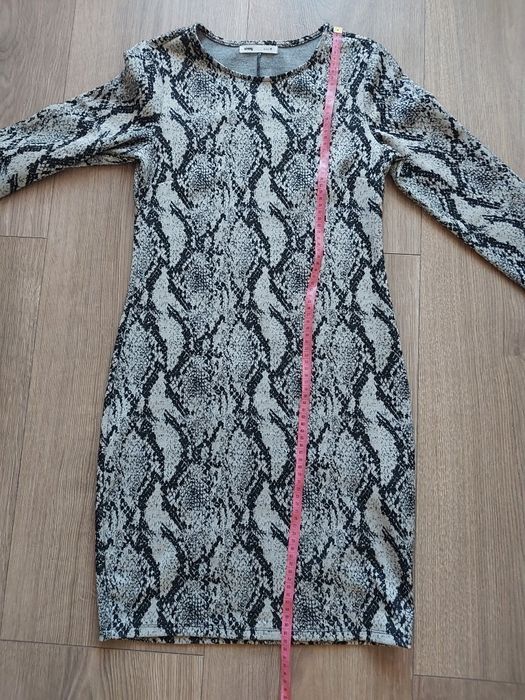Sukienka wężowy wzór r.M