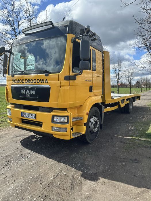 Pomoc drogowa holowanie aut osobowych ciezarowych 24h/7