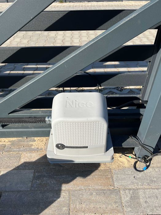 Brama wjazdowa z napędem Nice kolor antracyt