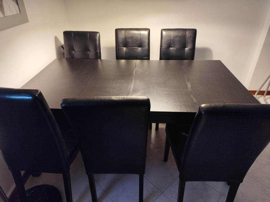 Mesa com cadeiras