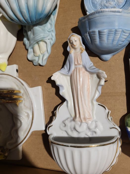 Maryja Niepokalana kropielnica porcelanowa