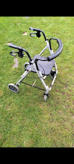 Chodzik dla osób starszych rollator