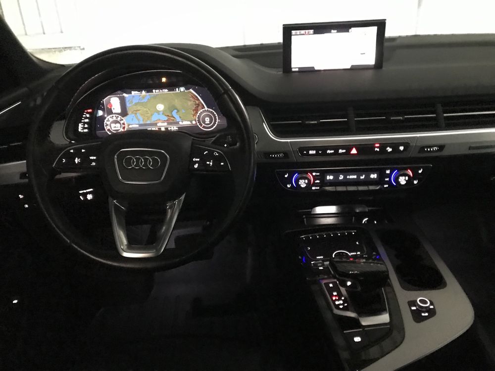 Audi Q7 S line 3.0 бензин