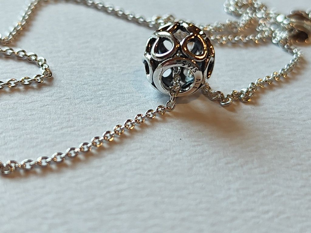 Charms z łańcuszkiem Pandora