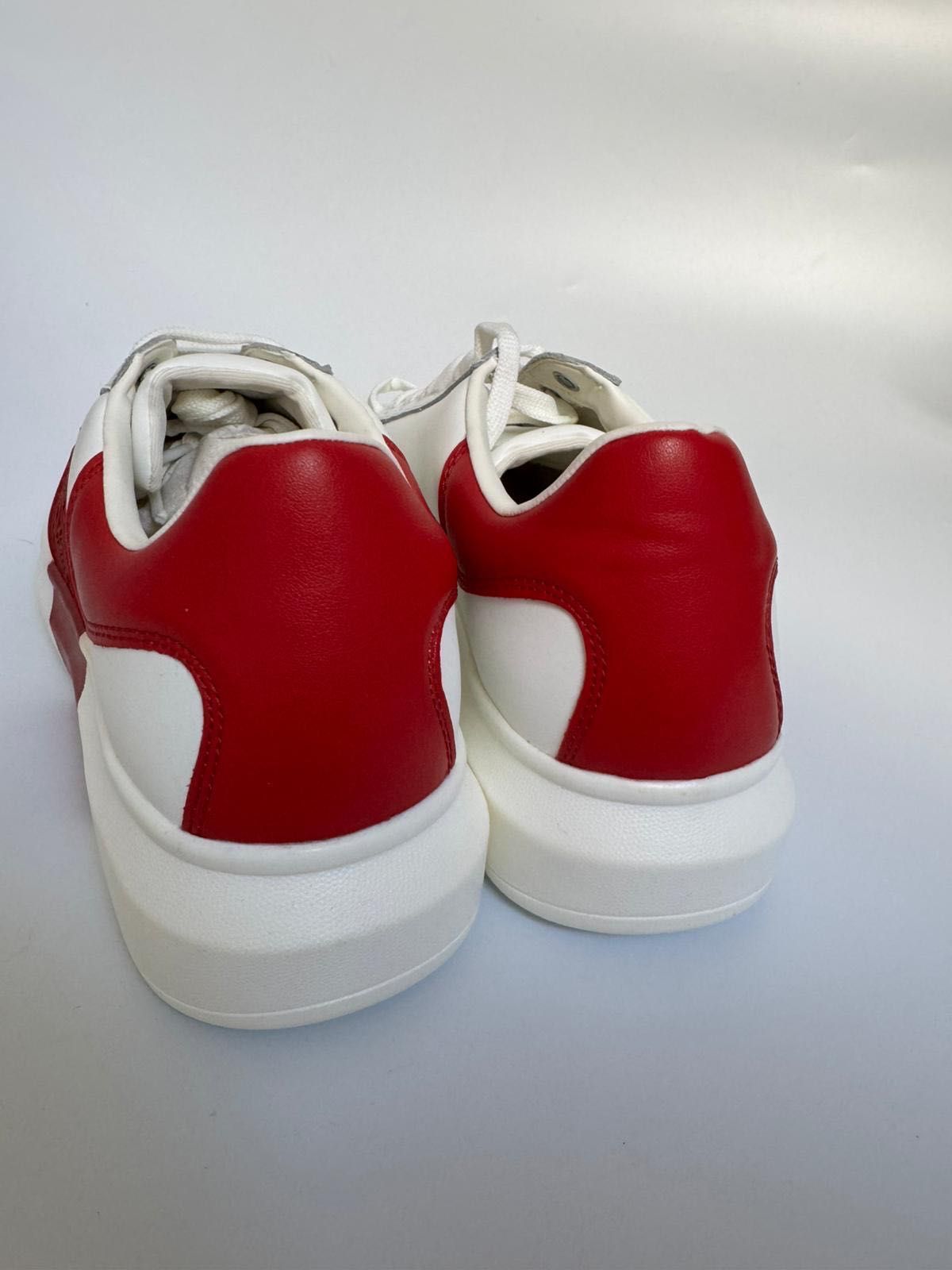 Nowe sneakersy damskie skórzane GUESS białe czerwone 41