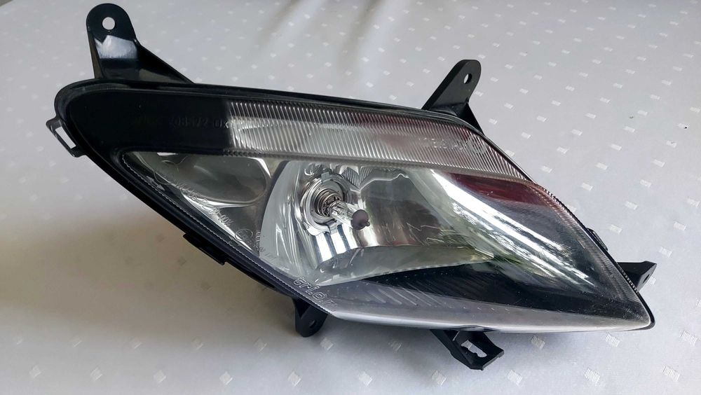 YAMAHA YZF-R 125 08-13 lampa prawa przód
