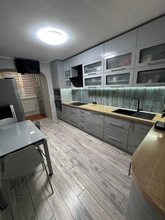 85м 8пов Степана Рудницького 9 корпус 2 цегла