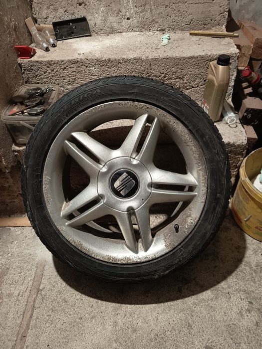 Felgi 5x100 Seat z oponami zimowymi 225 45 R17