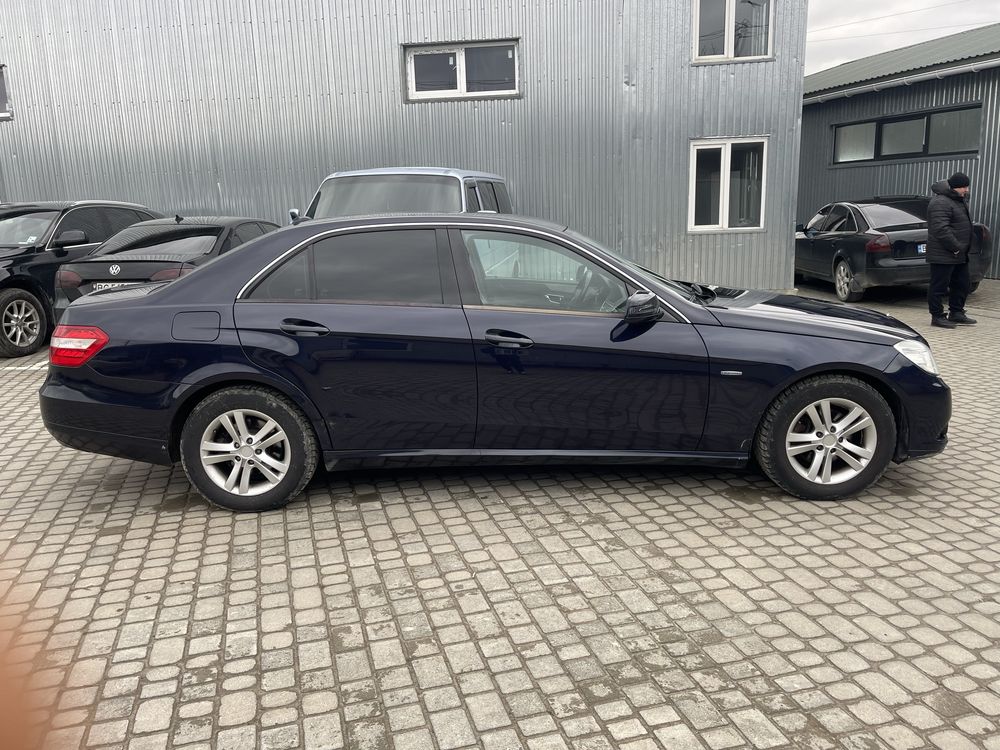 Продам mercedes e 212 2011