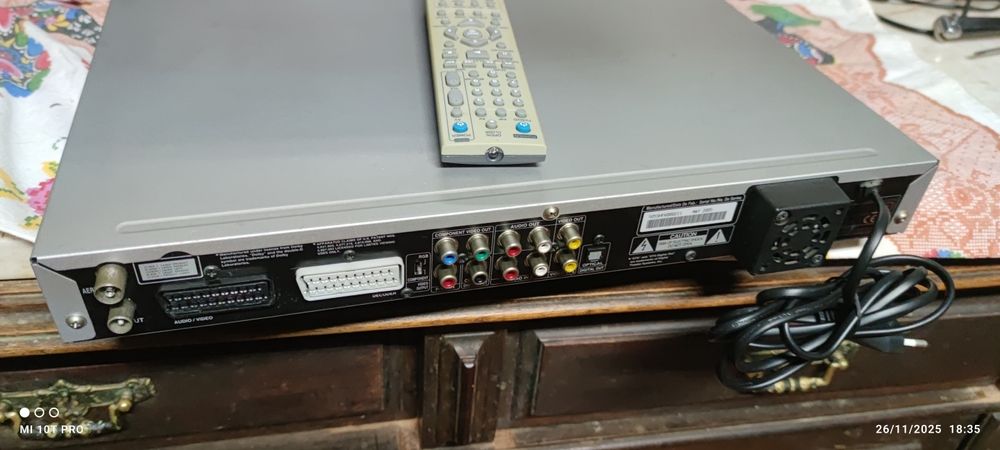 Leitor e gravador de DVDs  LG, a funcionar e bem estimado.