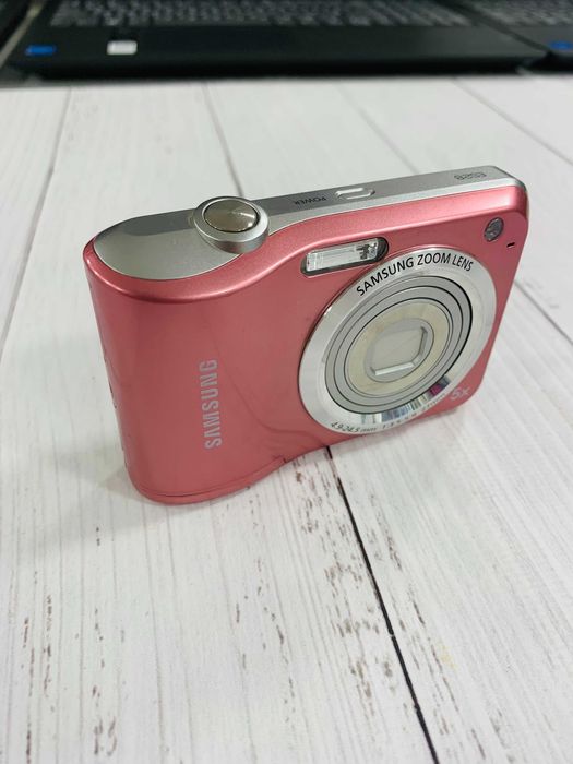 Цифровий фотоапарат Samsung ES28