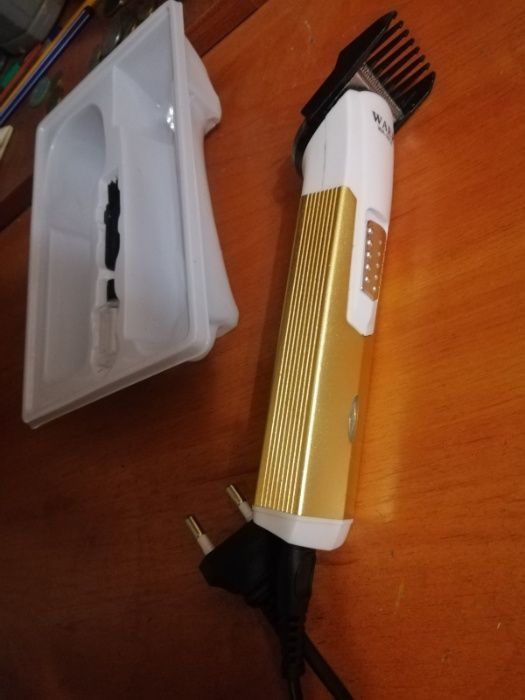 Машинка для стрижки, триммер для бороды и стрижки волос.
