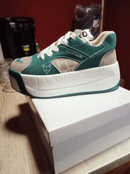 Кросовки женские