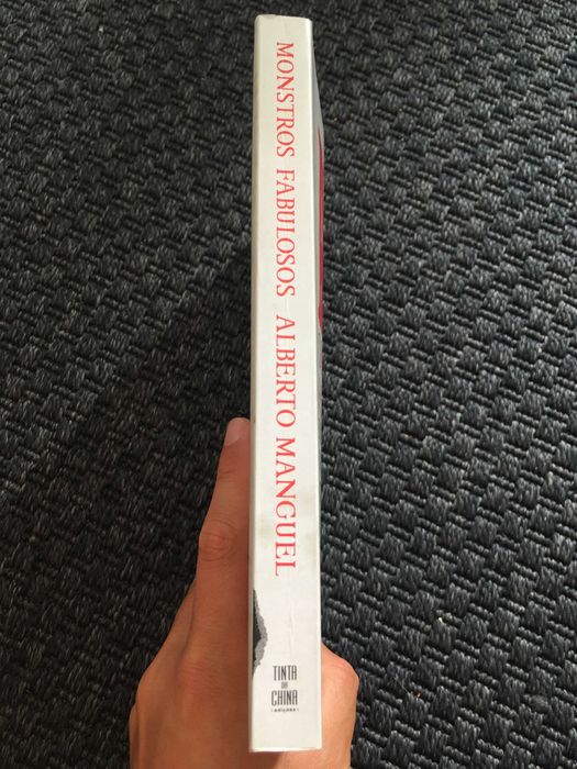 Livro Monstros Fabulosos de Alberto Manguel