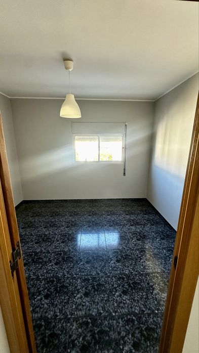 Oportunidade. T2 Renovado no Centro da Marinha Grande- Com garagem!