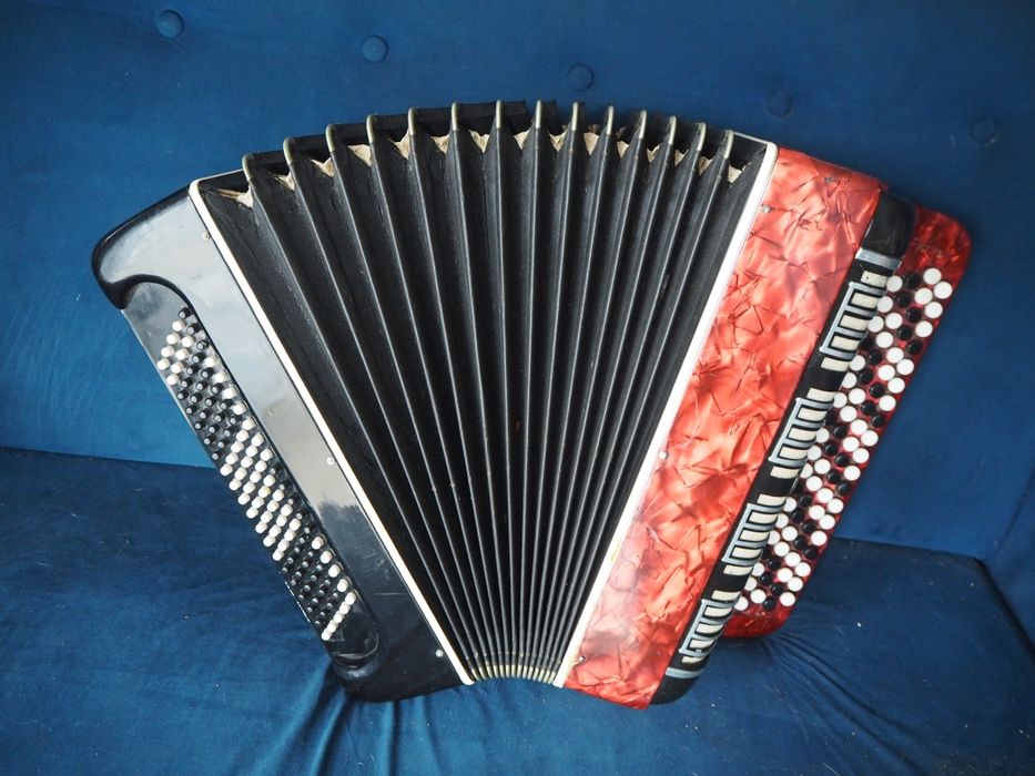 Akordeon guzikowy bajan koncert kanałowy