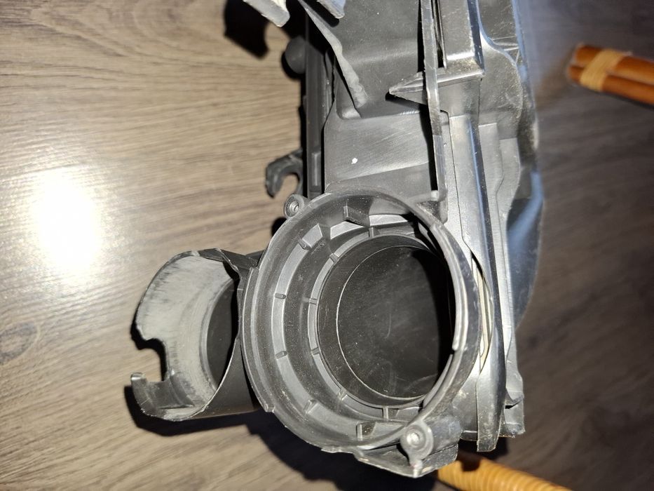 Корпус повітряного фільтра.    Citroën  Berlingo 1.6 HD дизель