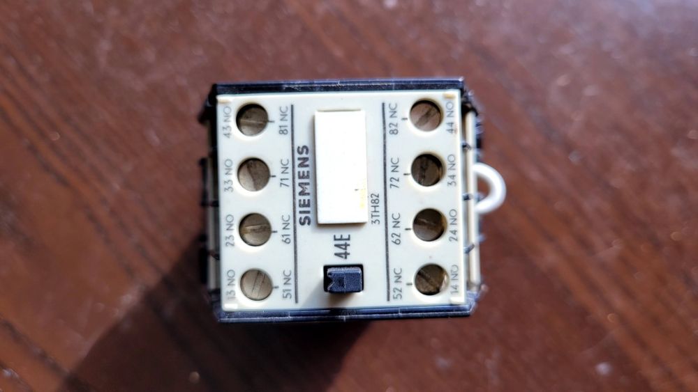 Stycznik 3TH 82 44-0A 220V 16A SIEMENS Germany