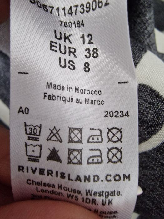 Satynowa sukienka,maxi"River Island ".