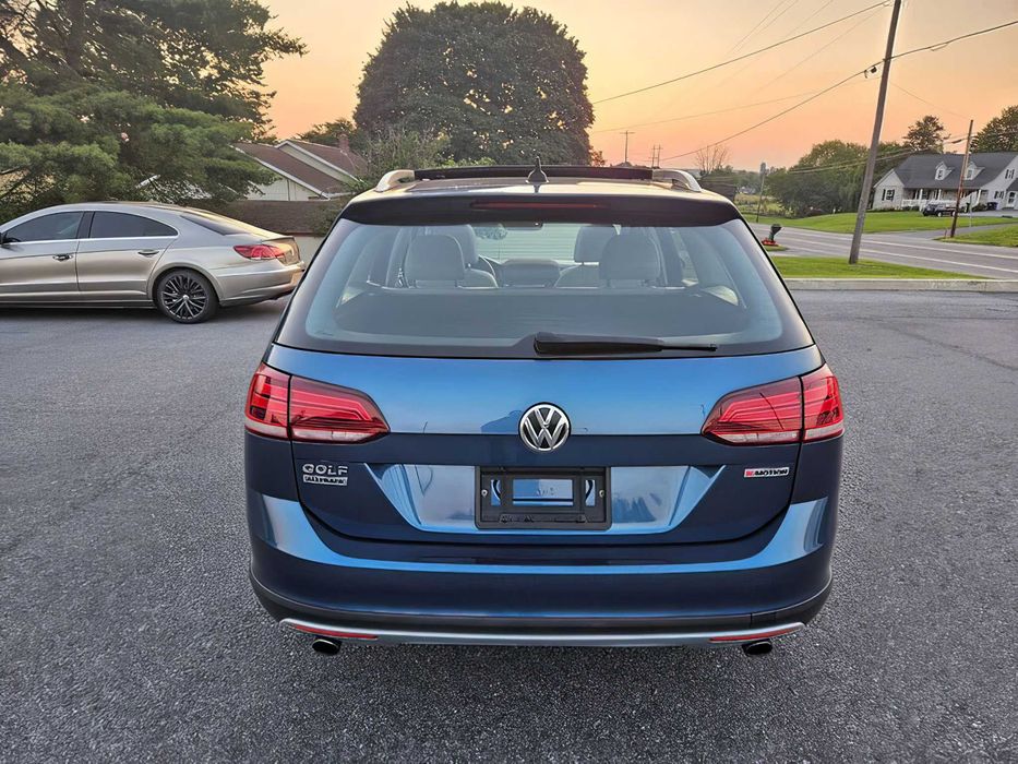 Volkswagen Golf      2019