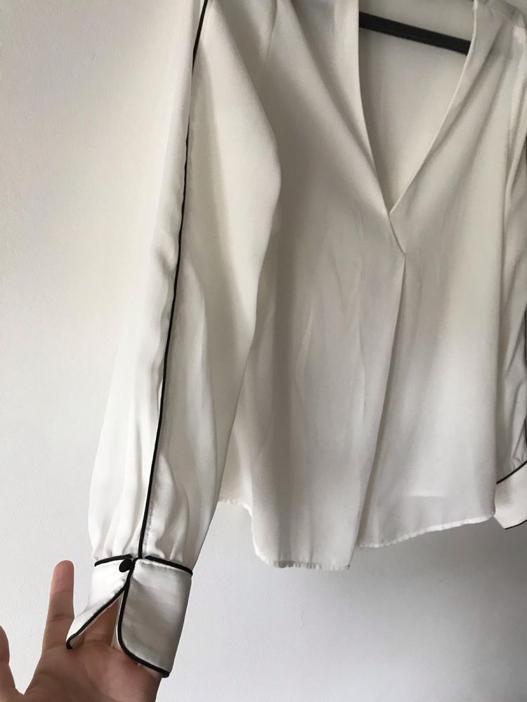 Blusa Branca elegante e fresca Tamanho XS ,usada apenas uma vez.
