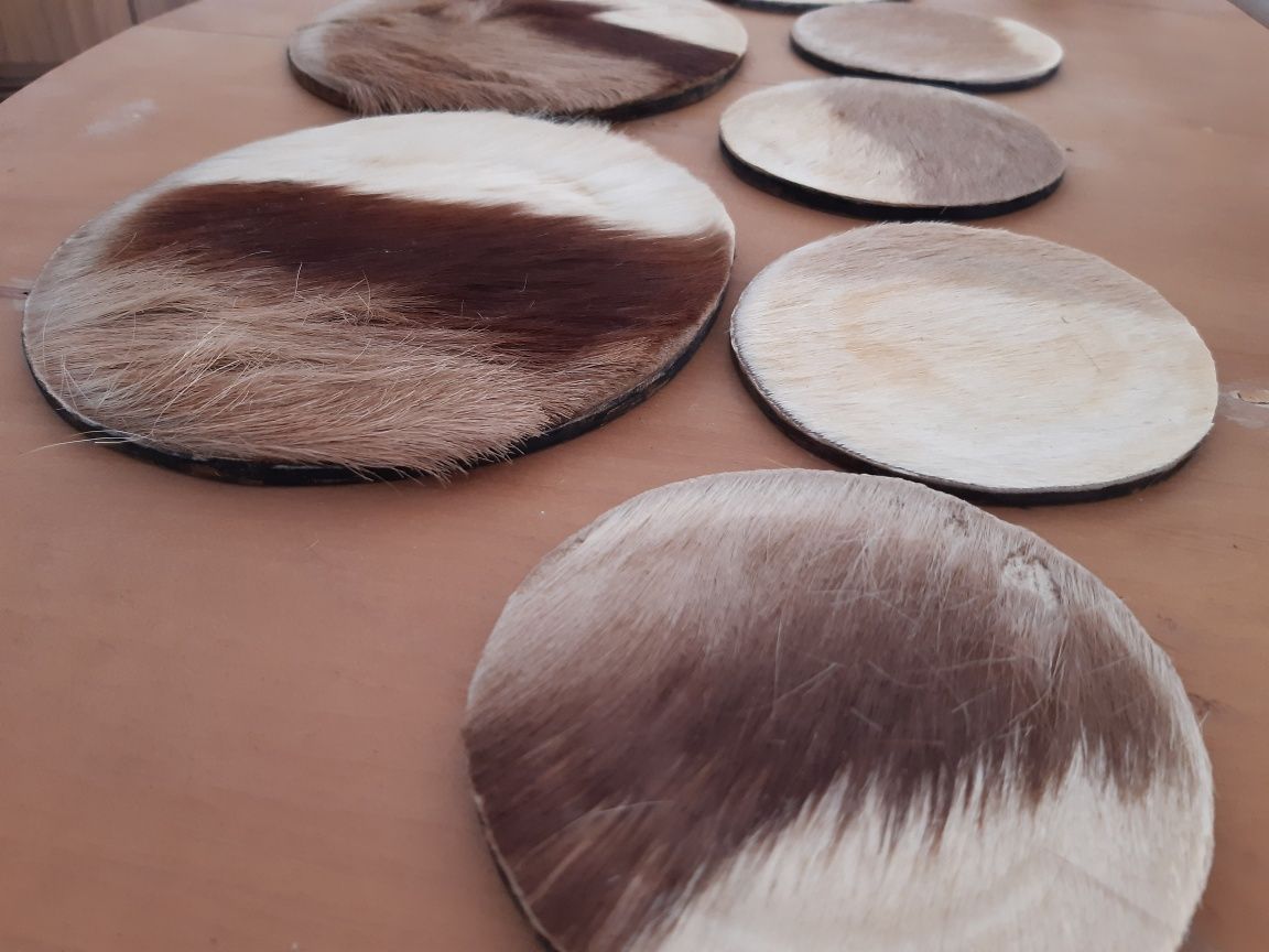 Conjunto de bases de garrafa e copos em pÊlo