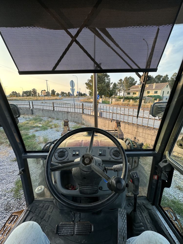 Retroescavadora new holland nh85